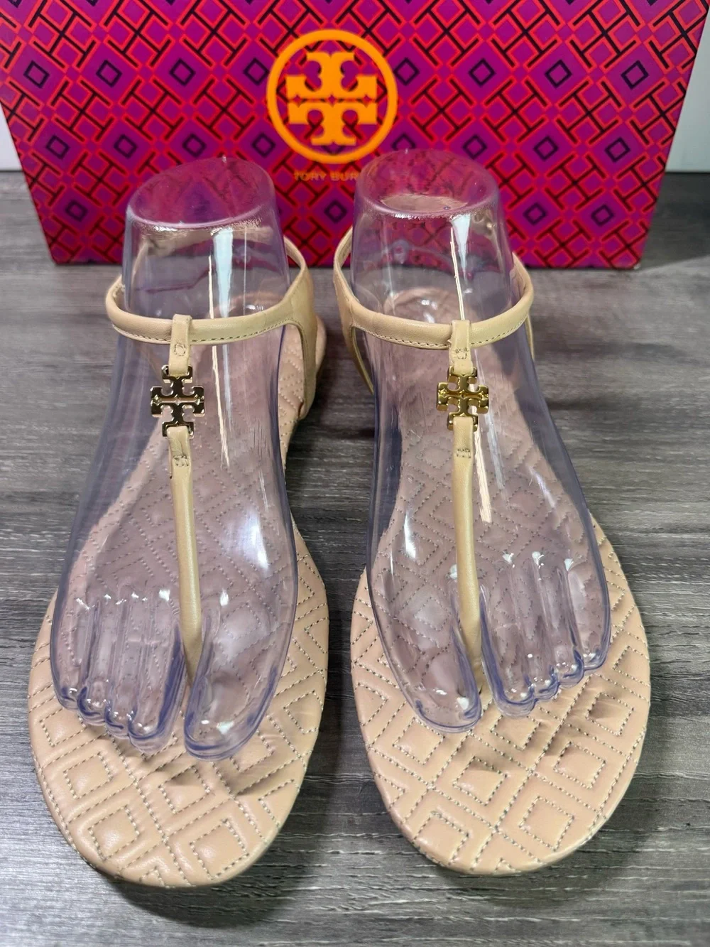 Tory Burch Marion Quilted Nude Beige Logo T-Strap Sandals size 8.5 IMMACULATE